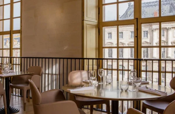Booking a table in Versailles Palace Restaurant